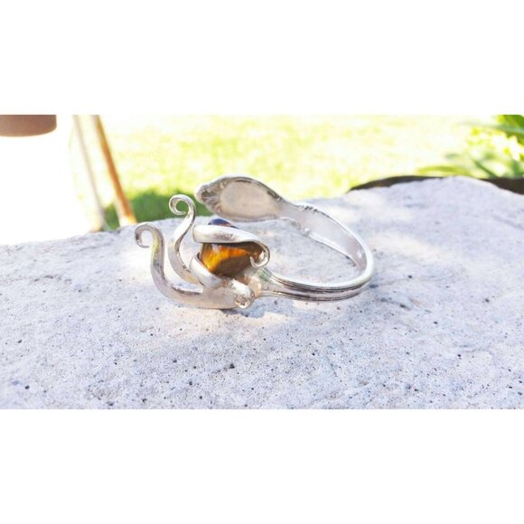 Vintage silver fork bracelet - clutching Tiger's eye stone- antique -boho - chic - Picture 4 of 6